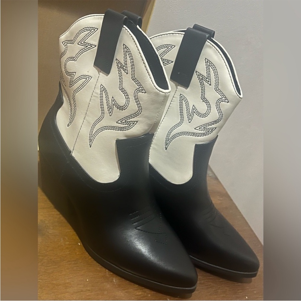 Western Black and White Heeled Boots